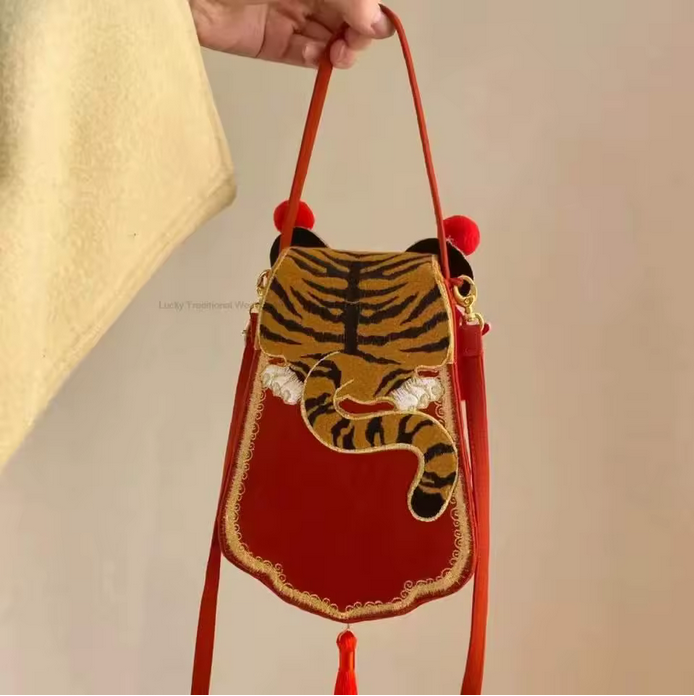Dragon Embroidered Urban Shoulder Bag